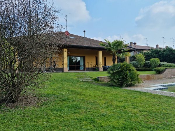 casa indipendente in vendita a Casalpusterlengo