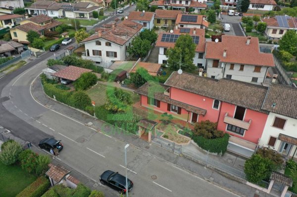 casa indipendente in vendita a Casalpusterlengo