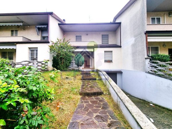 casa indipendente in vendita a Casalpusterlengo