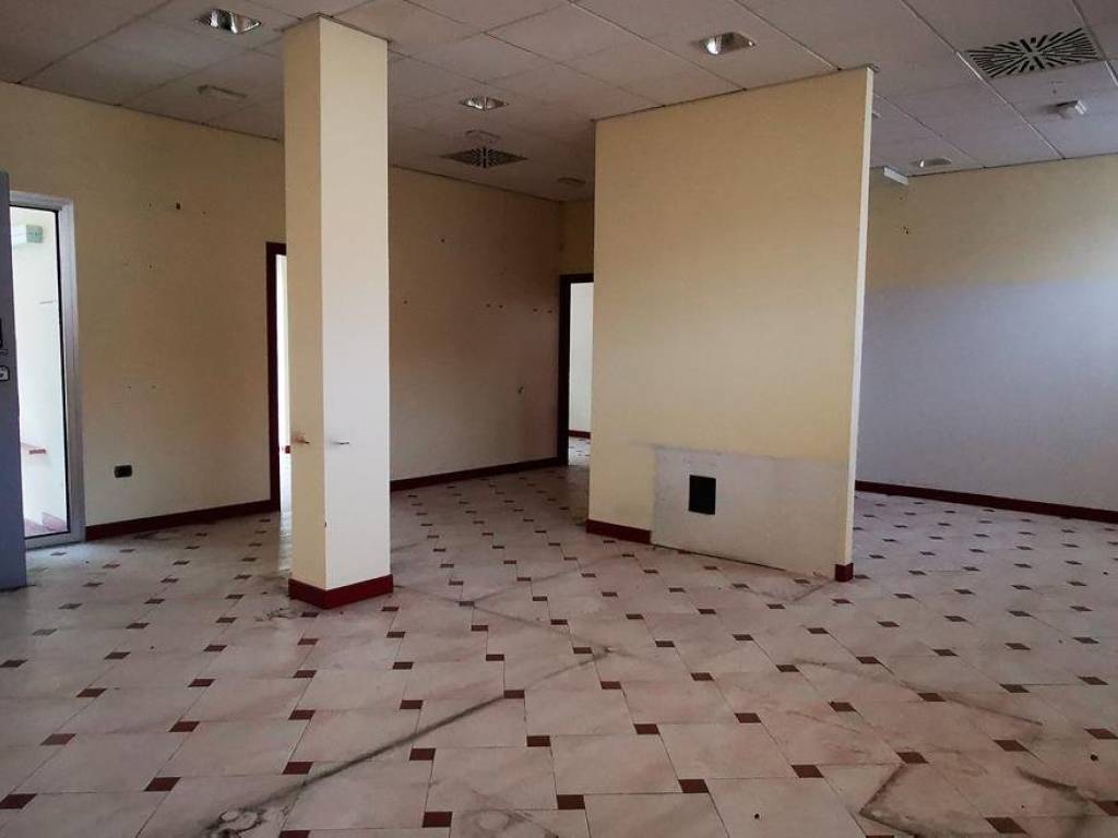 negozio in vendita a Casalpusterlengo
