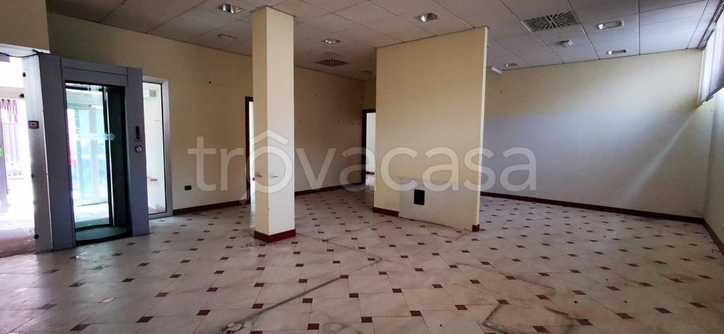 negozio in vendita a Casalpusterlengo