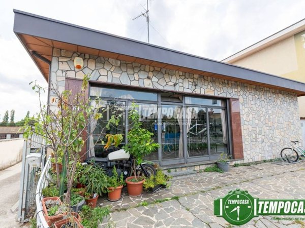 negozio in vendita a Casalpusterlengo
