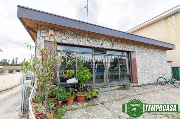 negozio in vendita a Casalpusterlengo