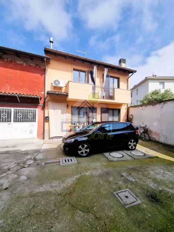 casa indipendente in vendita a Casalpusterlengo