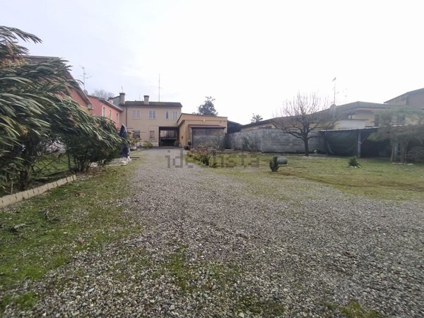casa indipendente in vendita a Casalpusterlengo in zona Zorlesco