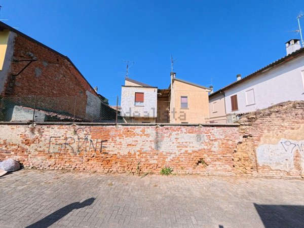 casa indipendente in vendita a Casalpusterlengo