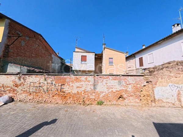 casa indipendente in vendita a Casalpusterlengo