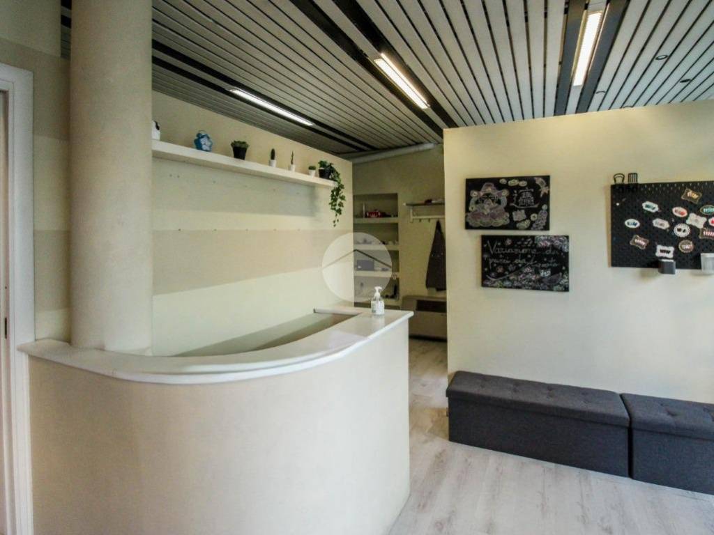 negozio in vendita a Casalpusterlengo in zona Zorlesco