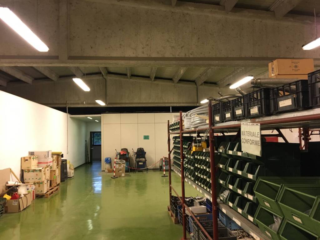 locale commerciale in vendita a Casalpusterlengo