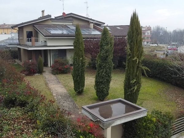 casa indipendente in vendita a Casalpusterlengo