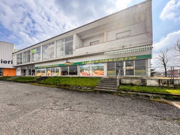 negozio in vendita a Casalpusterlengo in zona Zorlesco