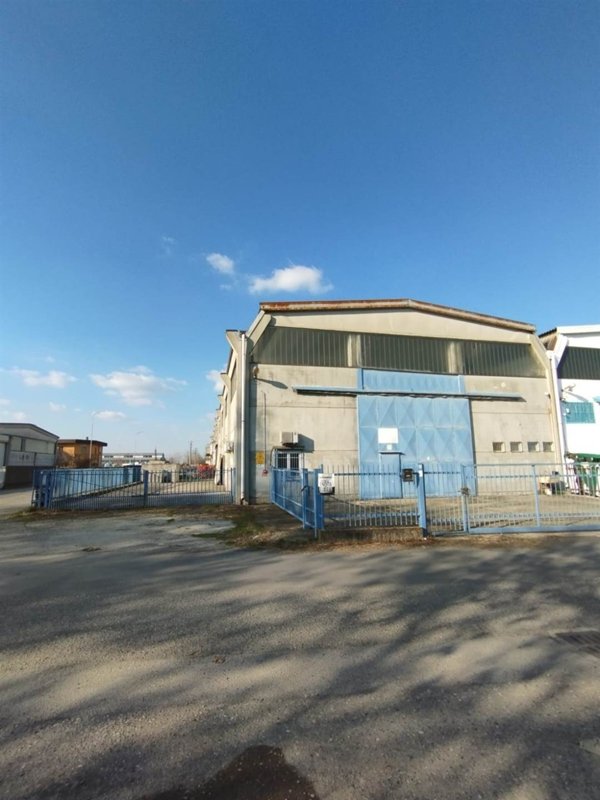 locale commerciale in vendita a Casalpusterlengo