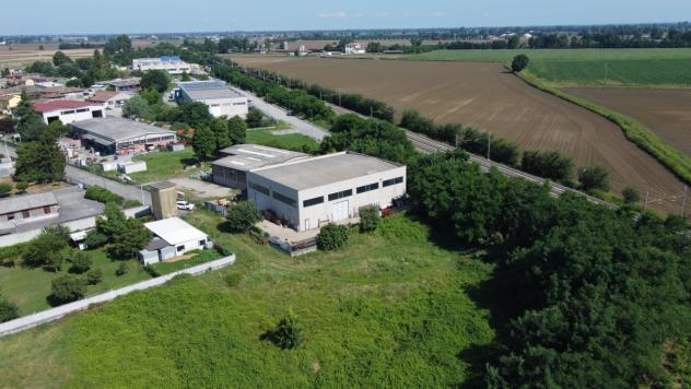 negozio in vendita a Casalpusterlengo in zona Zorlesco