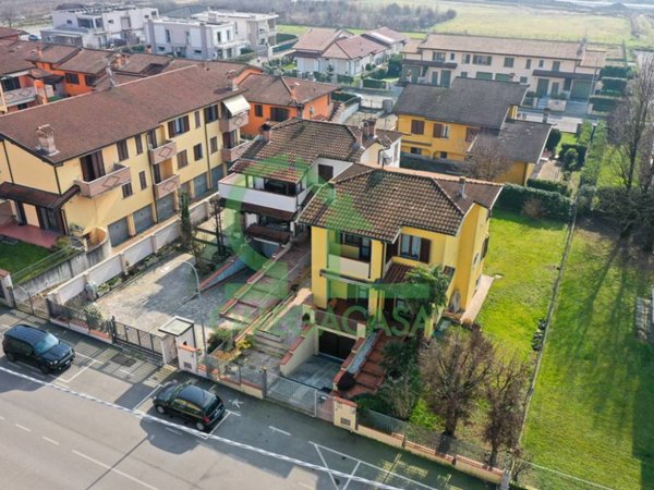 casa indipendente in vendita a Casalpusterlengo