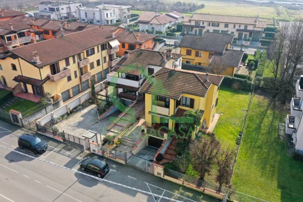 casa indipendente in vendita a Casalpusterlengo