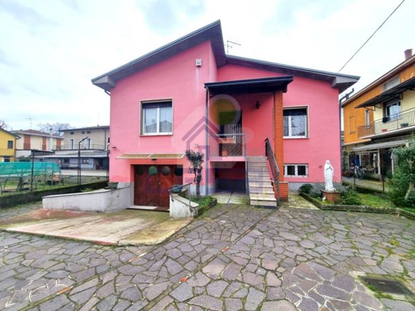 casa indipendente in vendita a Casalpusterlengo