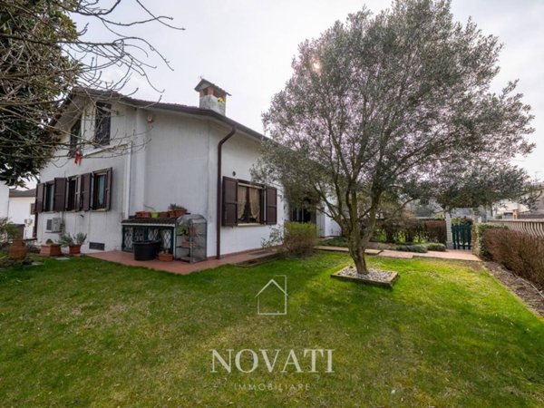 casa indipendente in vendita a Casalpusterlengo