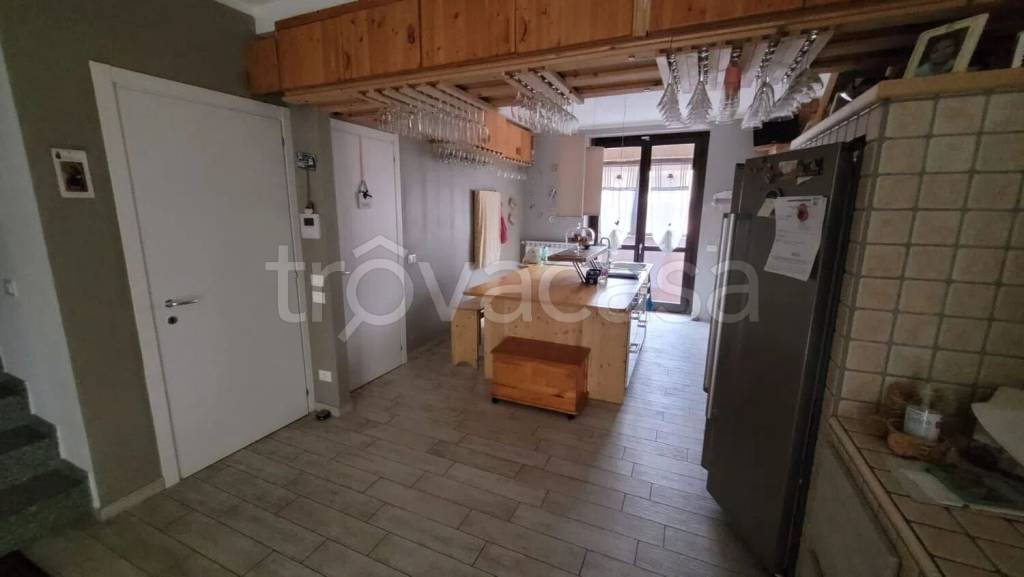 casa indipendente in vendita a Casalpusterlengo