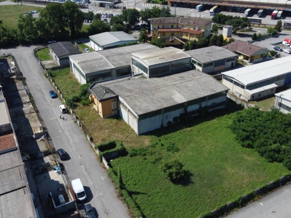 locale commerciale in vendita a Casalpusterlengo