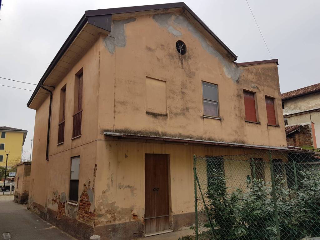 casa indipendente in vendita a Casalpusterlengo