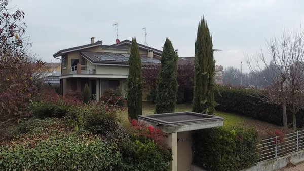 casa indipendente in vendita a Casalpusterlengo