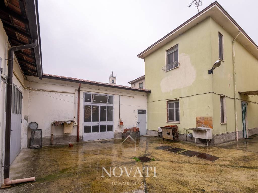 casa indipendente in vendita a Casalpusterlengo in zona Zorlesco