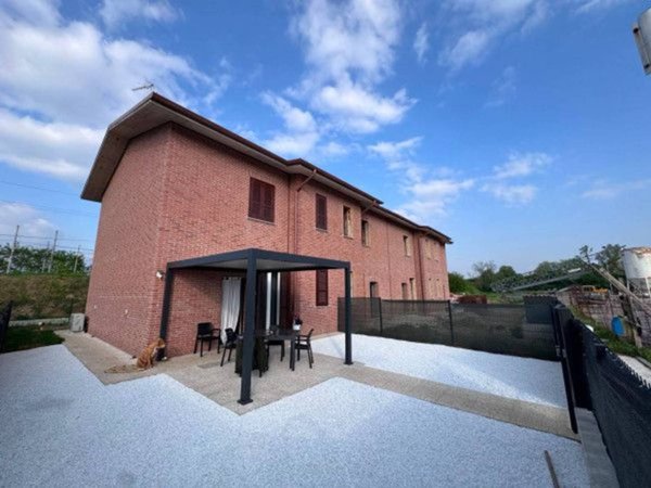 casa indipendente in vendita a Casalpusterlengo