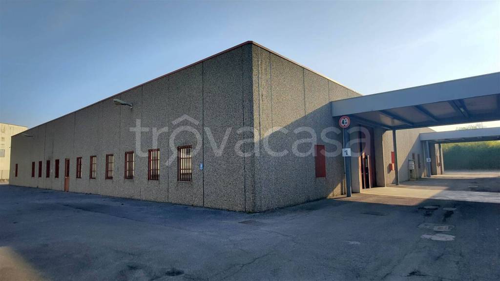 capannone in vendita a Casalpusterlengo