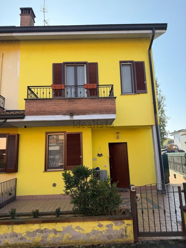 casa indipendente in vendita a Casalpusterlengo in zona Zorlesco