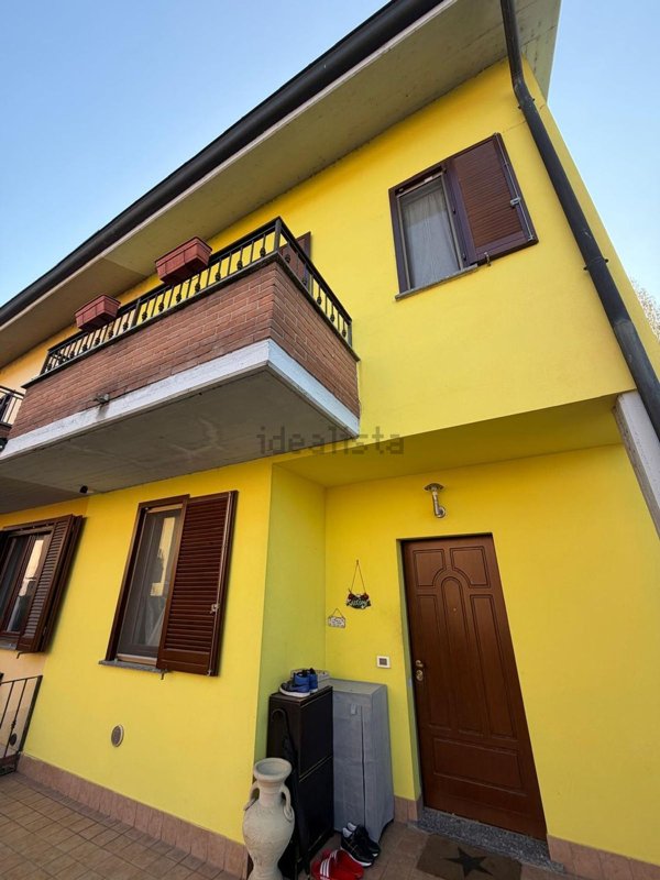 casa indipendente in vendita a Casalpusterlengo in zona Zorlesco