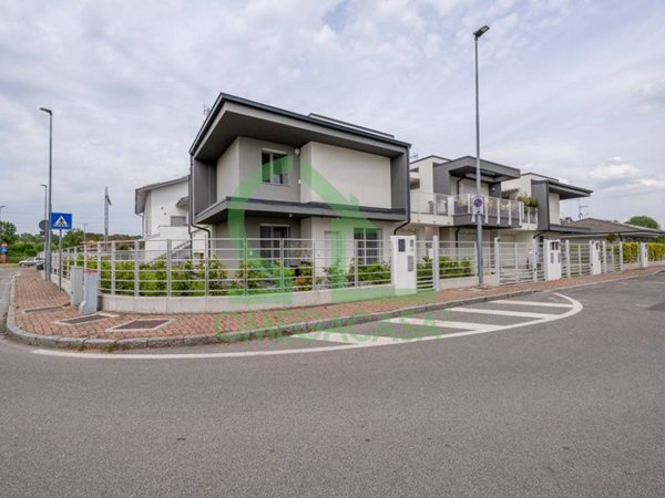 casa indipendente in vendita a Casalpusterlengo