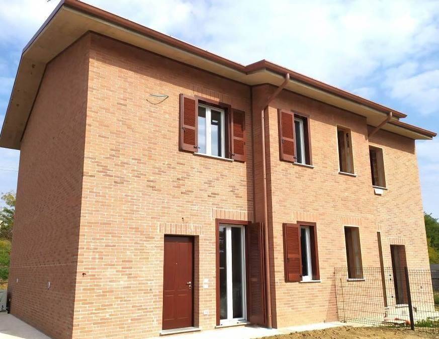 casa indipendente in vendita a Casalpusterlengo