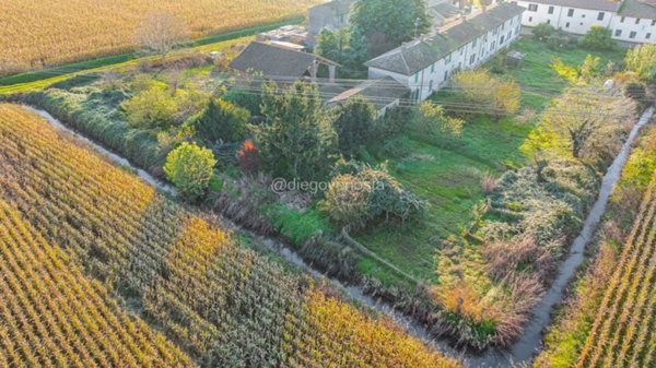 casale in vendita a Casalpusterlengo in zona Vittadone