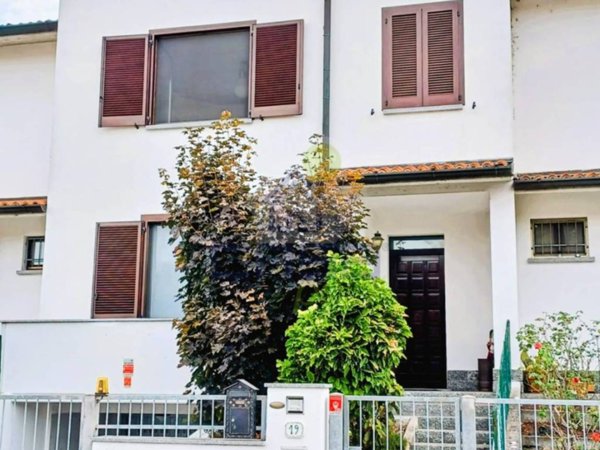 casa indipendente in vendita a Casalpusterlengo