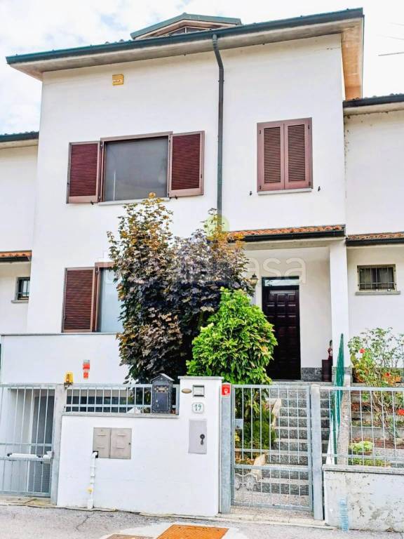 casa indipendente in vendita a Casalpusterlengo