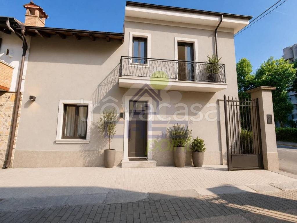 casa indipendente in vendita a Casalpusterlengo