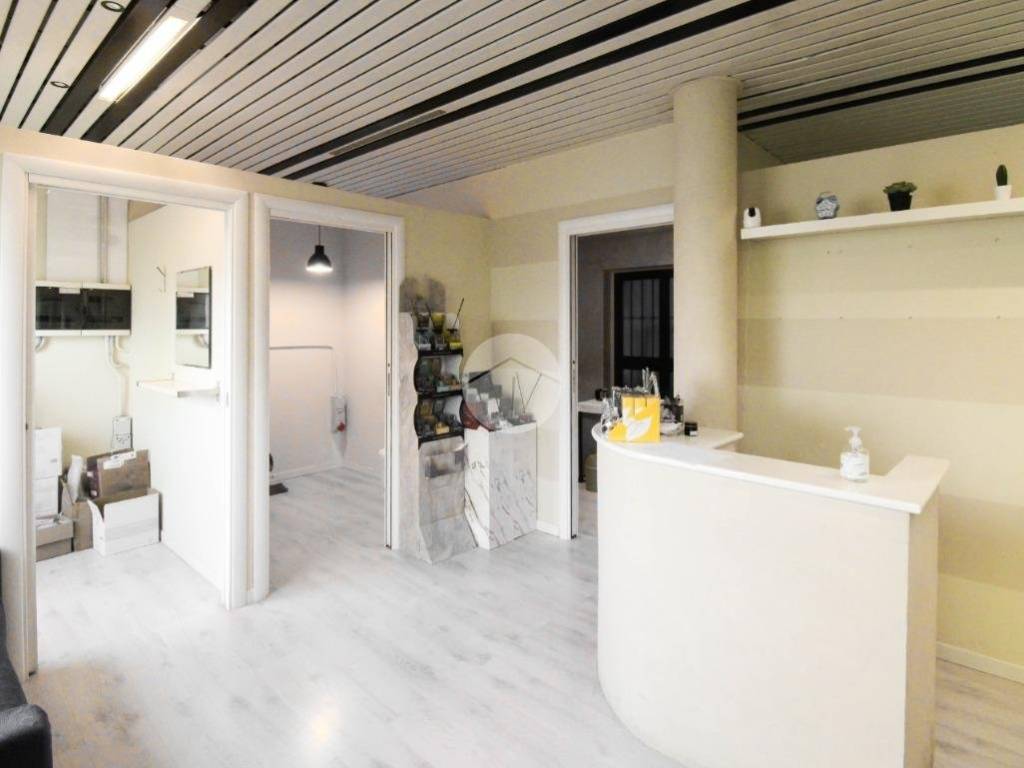 negozio in vendita a Casalpusterlengo in zona Zorlesco