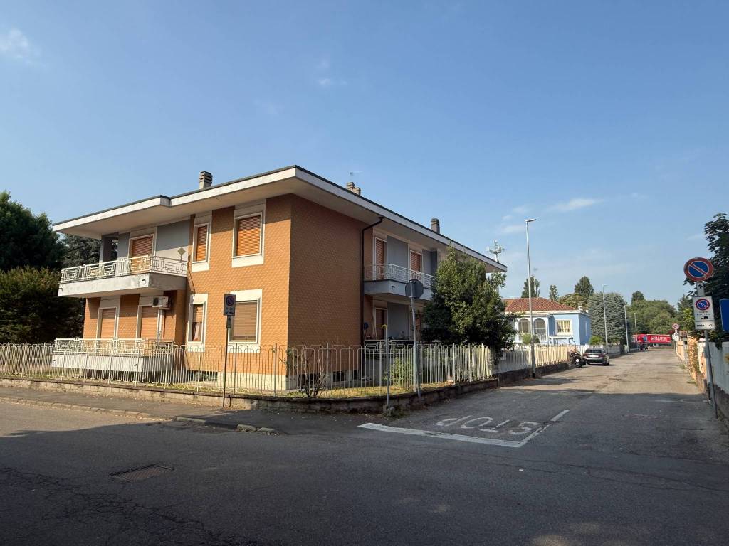locale commerciale in vendita a Casalpusterlengo