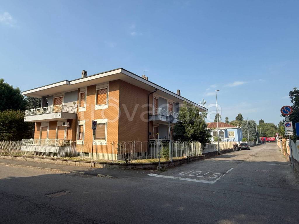 locale commerciale in vendita a Casalpusterlengo