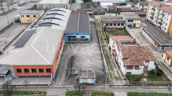 locale commerciale in vendita a Casalpusterlengo