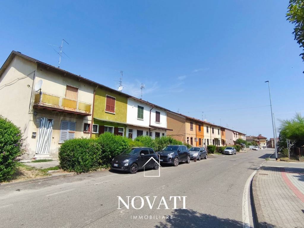 casa indipendente in vendita a Casalpusterlengo in zona Zorlesco