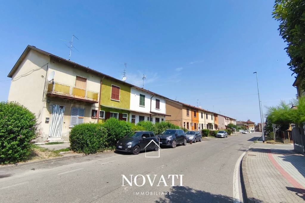 casa indipendente in vendita a Casalpusterlengo in zona Zorlesco