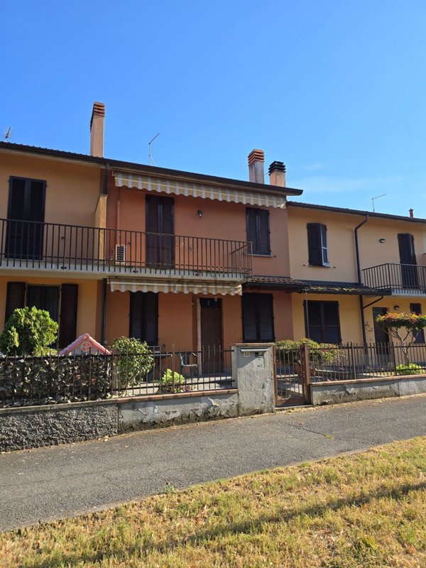 casa indipendente in vendita a Casalpusterlengo in zona Zorlesco