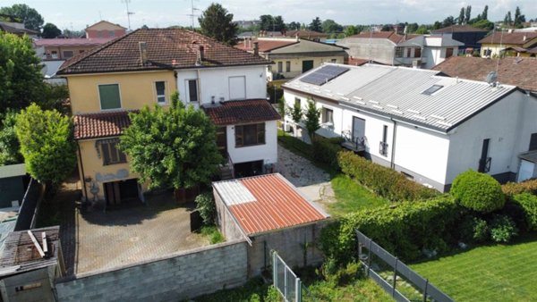 casa indipendente in vendita a Casalpusterlengo in zona Vittadone