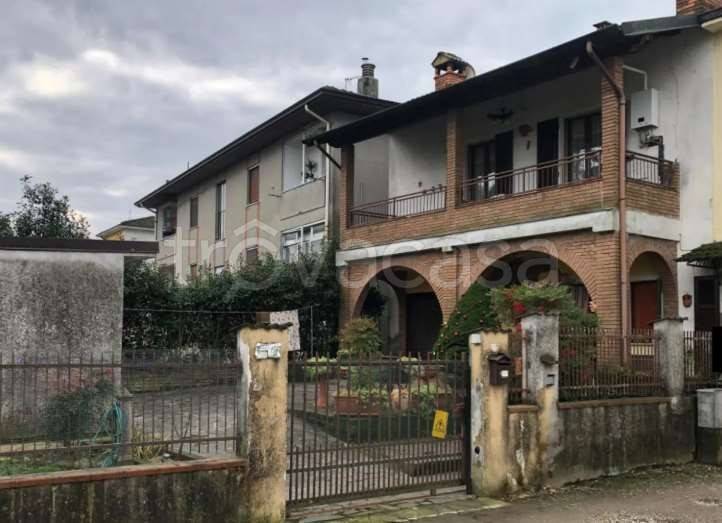 casa indipendente in vendita a Casalpusterlengo in zona Vittadone