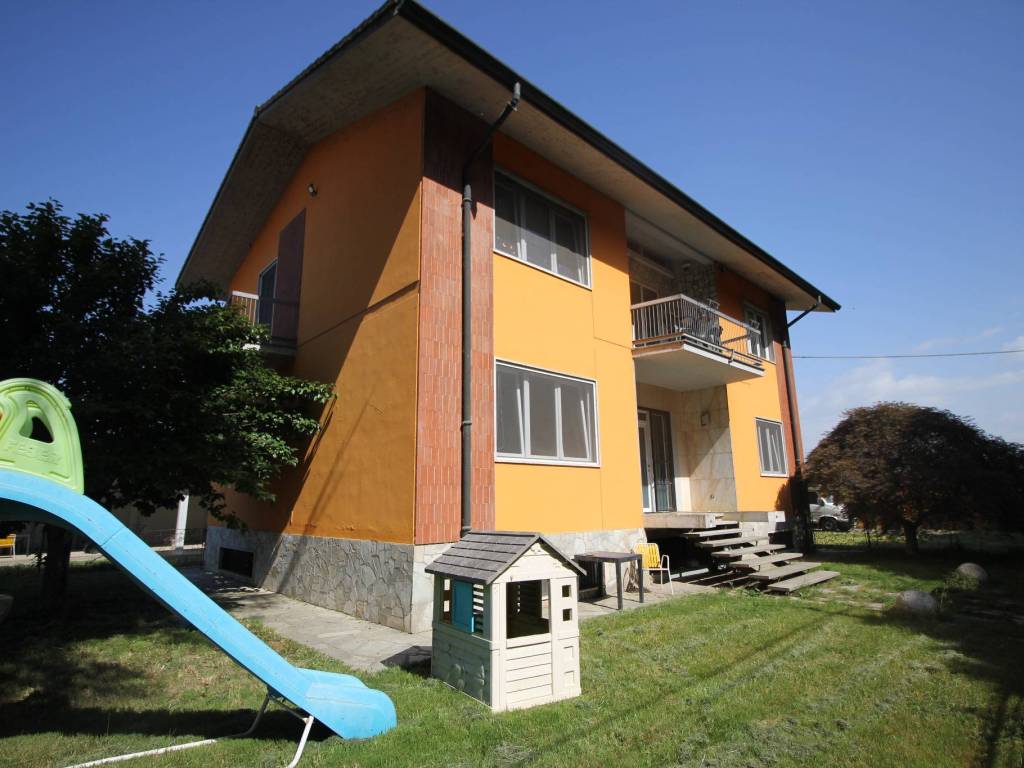 casa indipendente in vendita a Casalpusterlengo