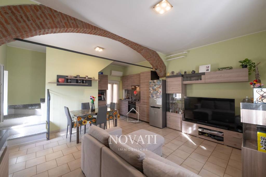 casa indipendente in vendita a Casalpusterlengo in zona Zorlesco