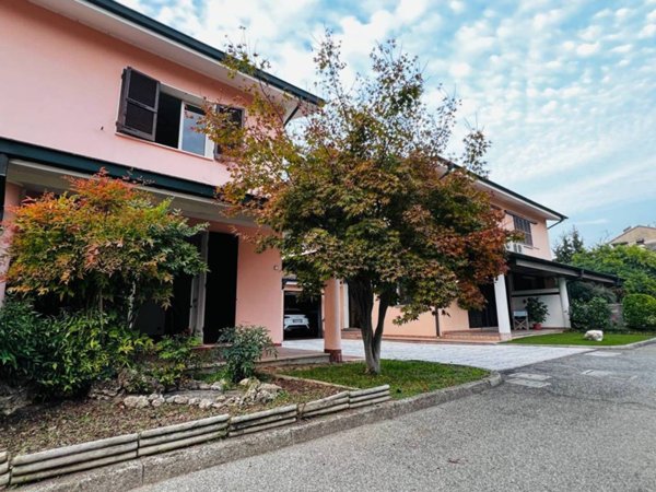 casa indipendente in vendita a Casalpusterlengo