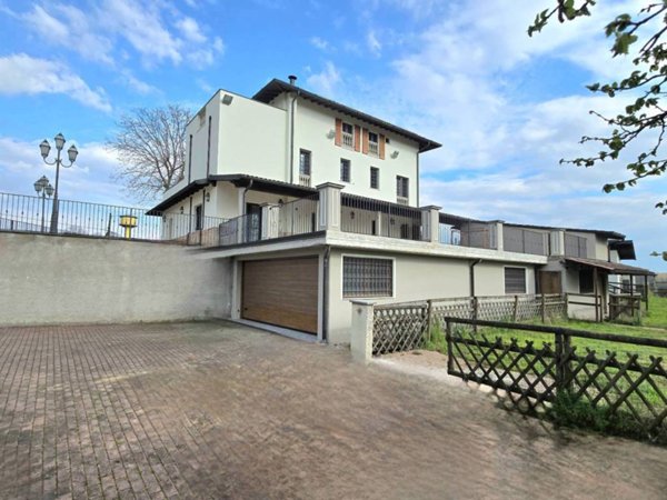 villa in vendita a Caselle Landi