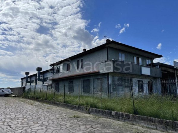locale commerciale in vendita a Caselle Lurani